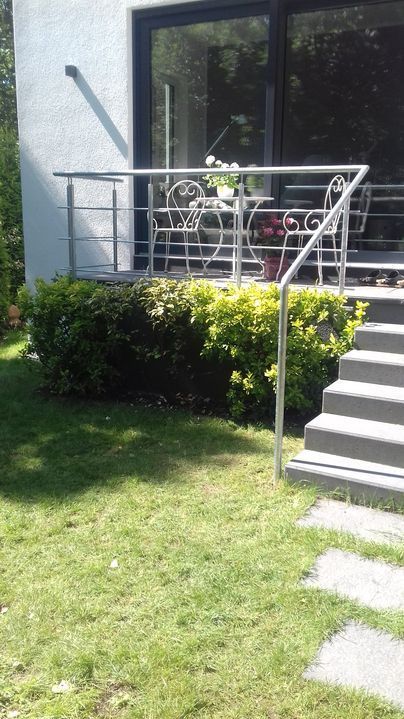 Geländer mit Handlauf