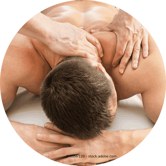Gesundheitszentrum Proactiv GmbH – Mann bekommt eine Massage