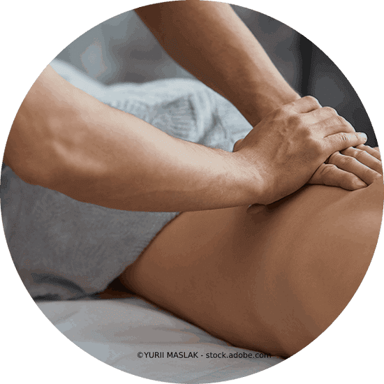 Gesundheitszentrum Proactiv GmbH – Eine Person bekommt eine Massage