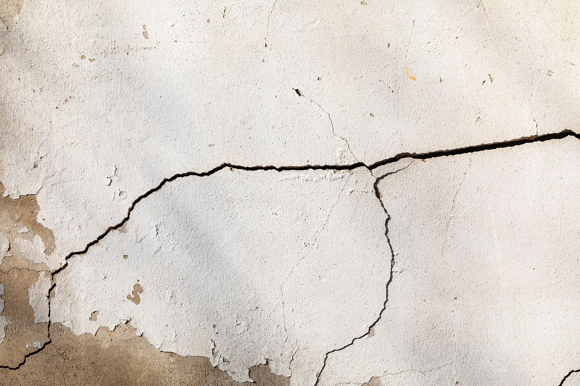 Une fissure sur un mur.