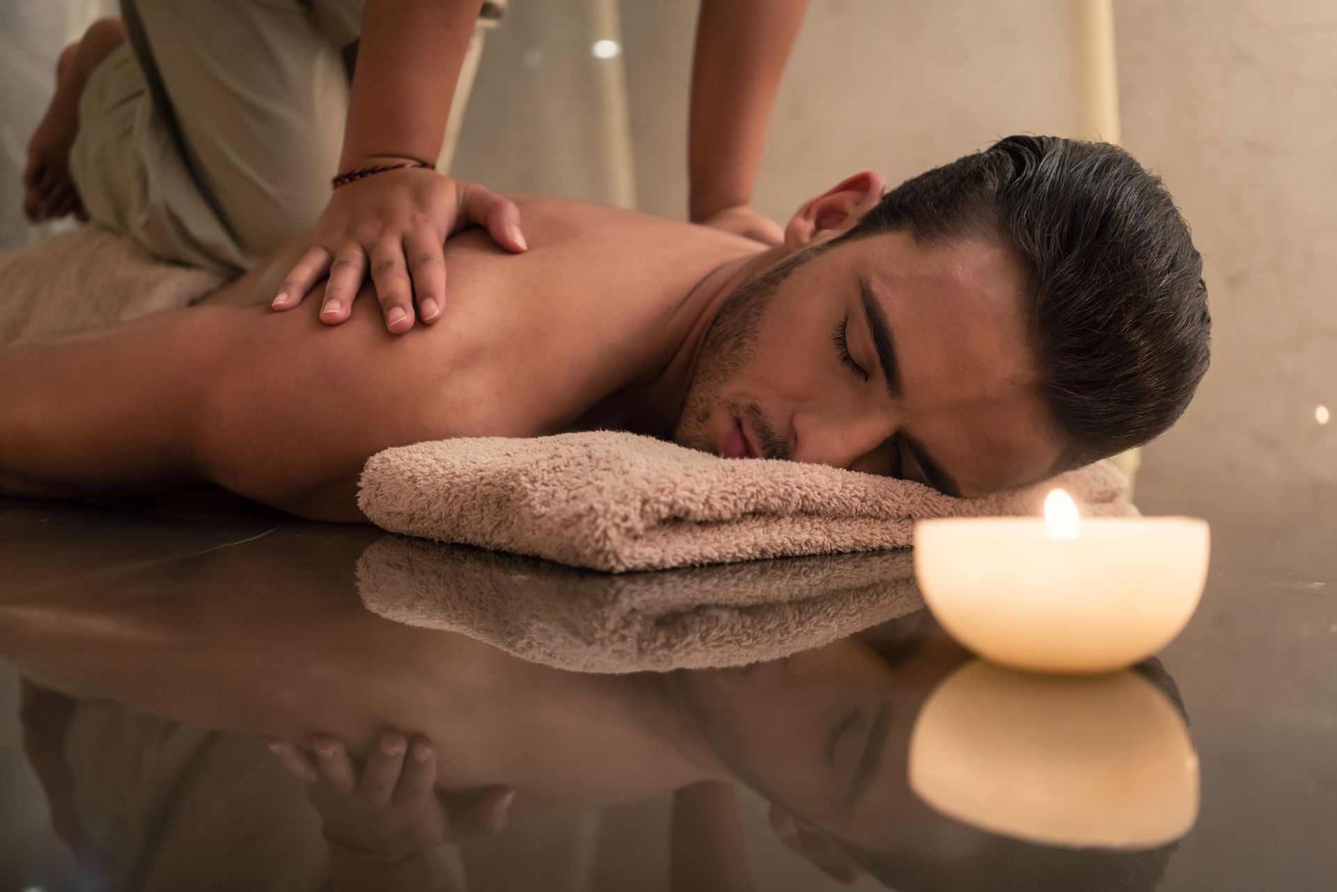 Massage du dos pour un homme