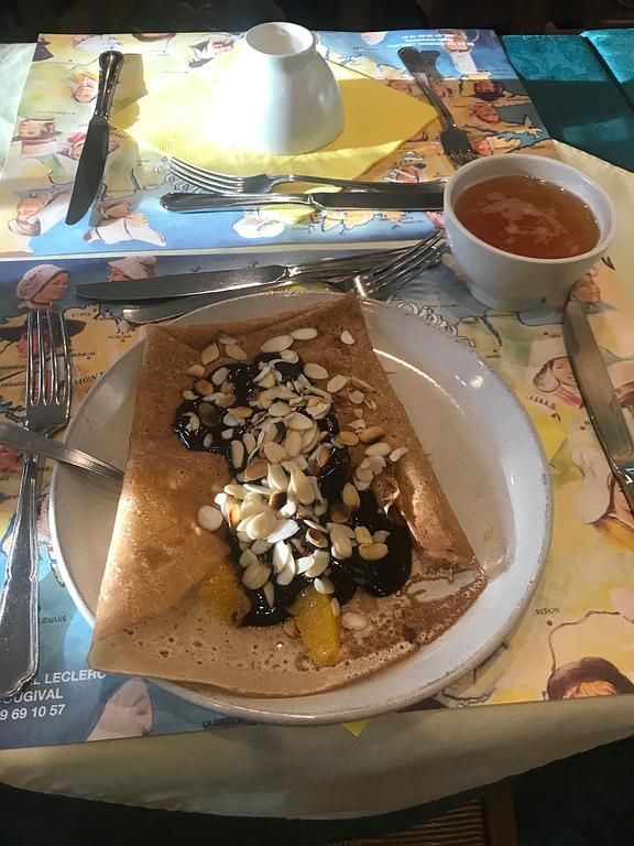 Crêpe sauce chololat et amandes
