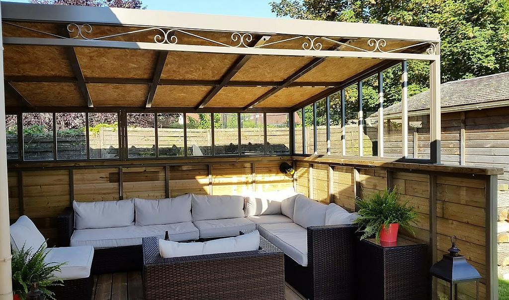 Pergola acier bois vitrée