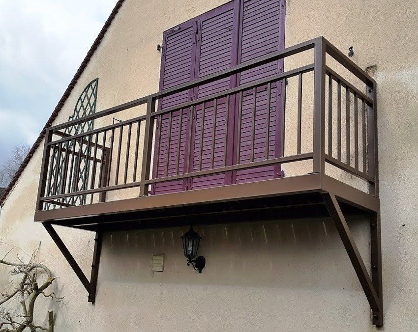 Balcon avec plancher bois exotique