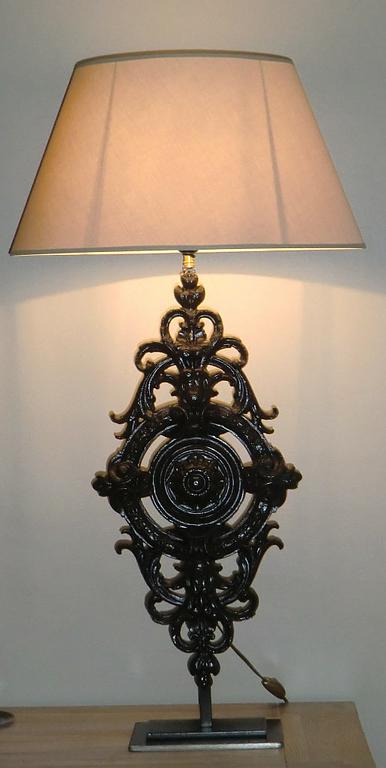 Lampe en métal forgé en forme de losange