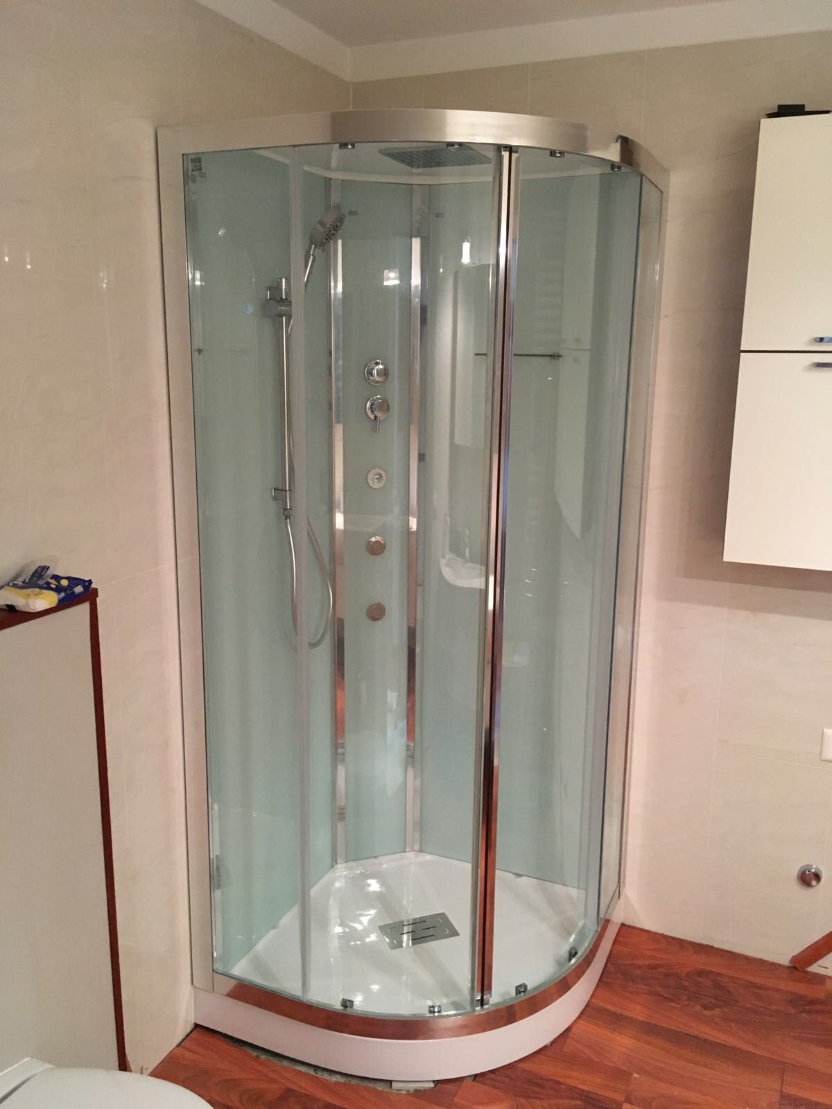 Doccia ad angolo - Ripelio Sagl Pregassona