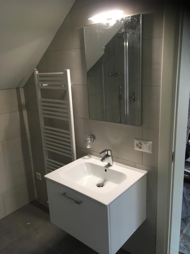 Lavandino bianco con specchio - Ripelio Sagl Pregassona