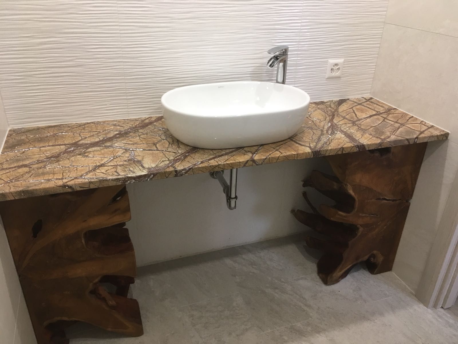 Lavandino in ceramica con base in marmo - Ripelio Sagl Pregassona