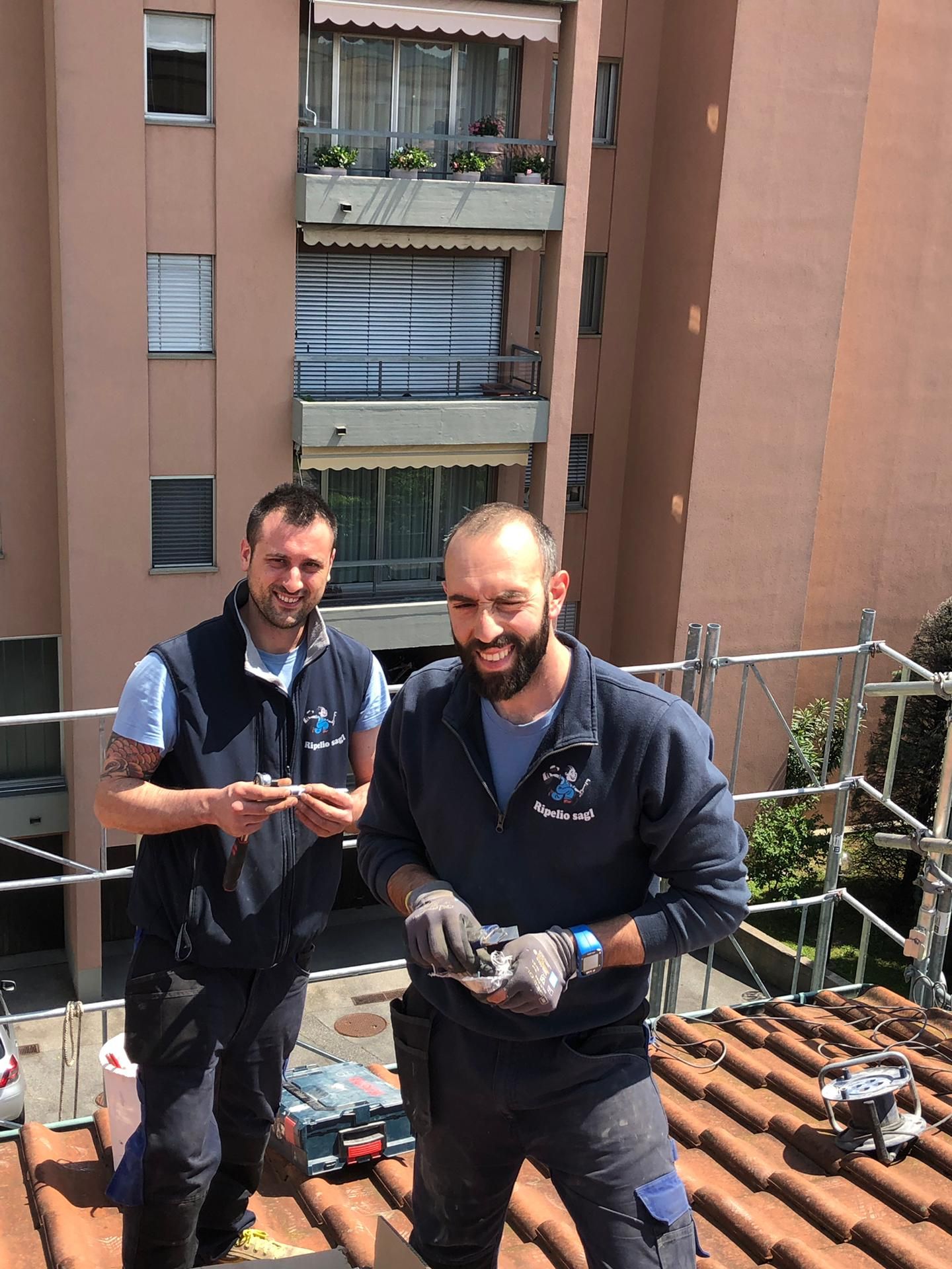 Operai sul tetto - Ripelio Sagl Pregassona