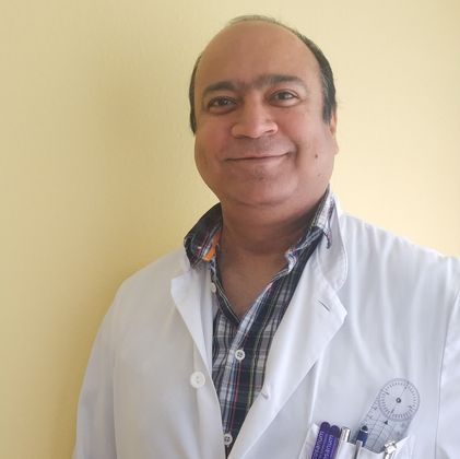 Dr Latif Vaqar - swiss orthopedic