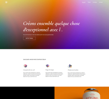Conception de la page d'accueil avec un fond dégradé coloré et du texte en français.