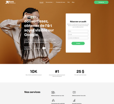 Page d'accueil d'un site web avec une personne, un appel à l'action et un formulaire.