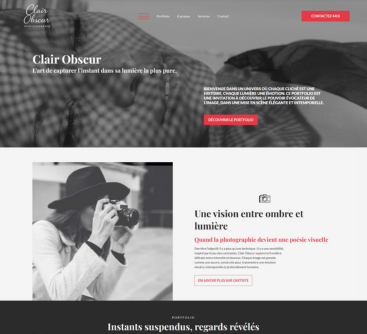 Page d'accueil du site web présentant une photographie en noir et blanc, un logo et des boutons d'appel à l'action.