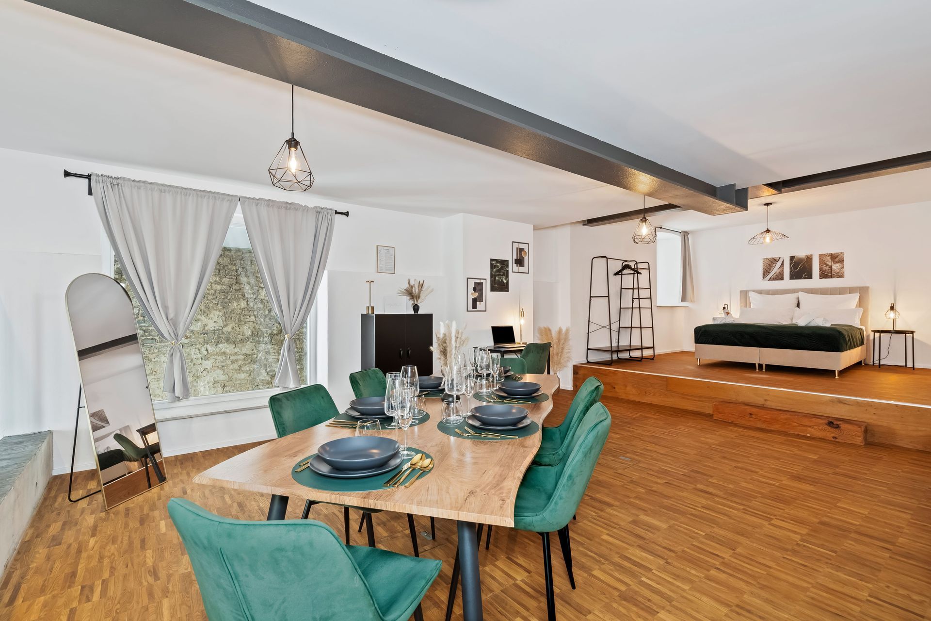 Ferienwohnung Kitzingen flair Alte Brauerei I Großer Tisch für 8 Personen