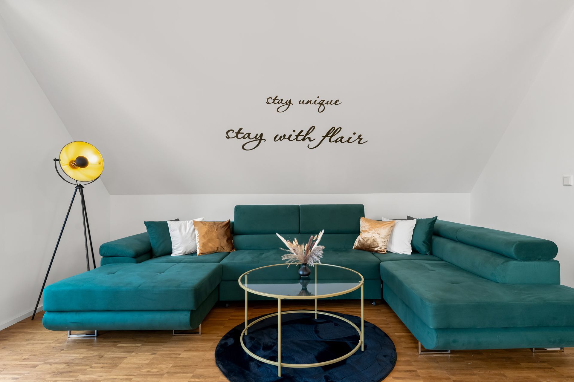 Ferienwohnung Kitzingen flair Alte Brauerei II  Große Couch