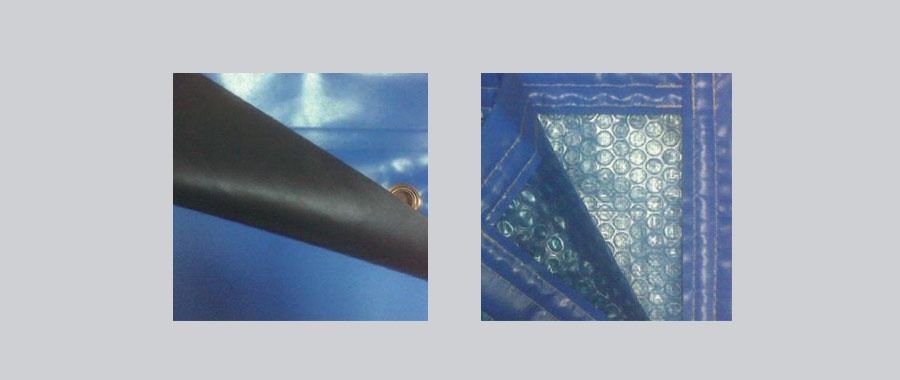 Un hombre en silla de ruedas va en bicicleta cerca de una piscina rodeada de árboles.