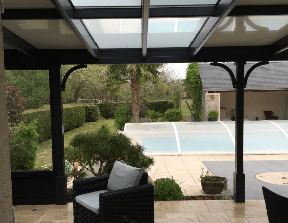 Pergolas devant piscine