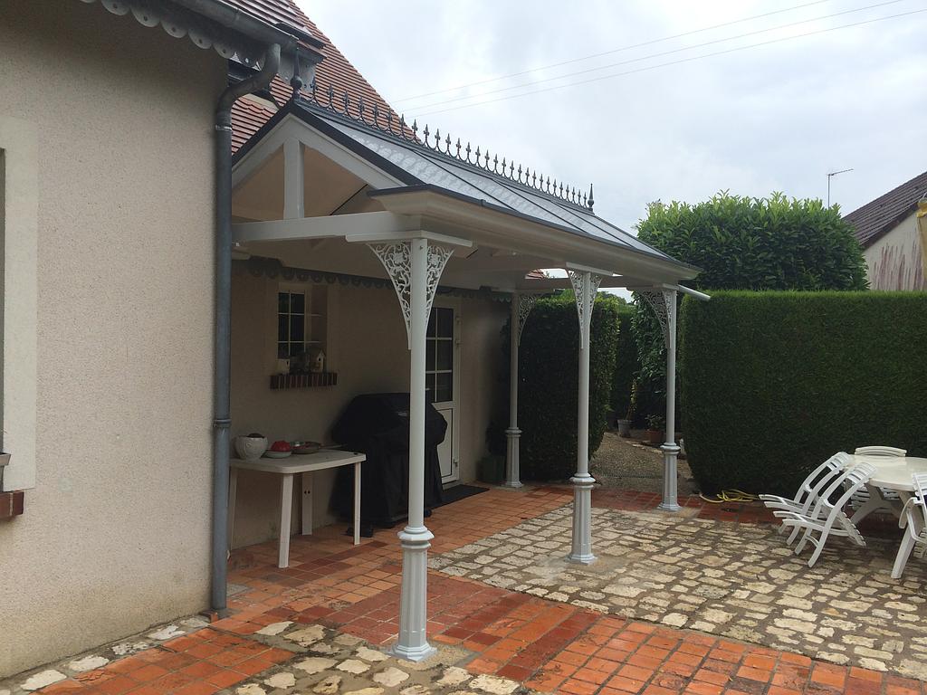 Pergolas sur piliers décoratifs