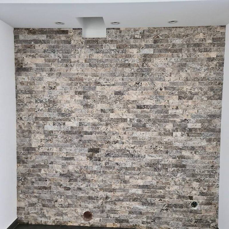 parete effetto pietra sui toni del grigio - Recupero Good Style