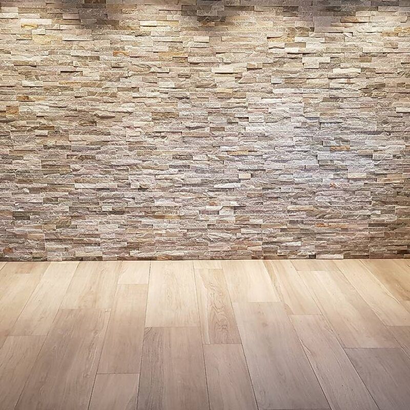 pavimento effetto legno e parete effetto pietra - Recupero Good Style