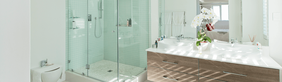 Miroiterie et vitrerie pour salles de bains