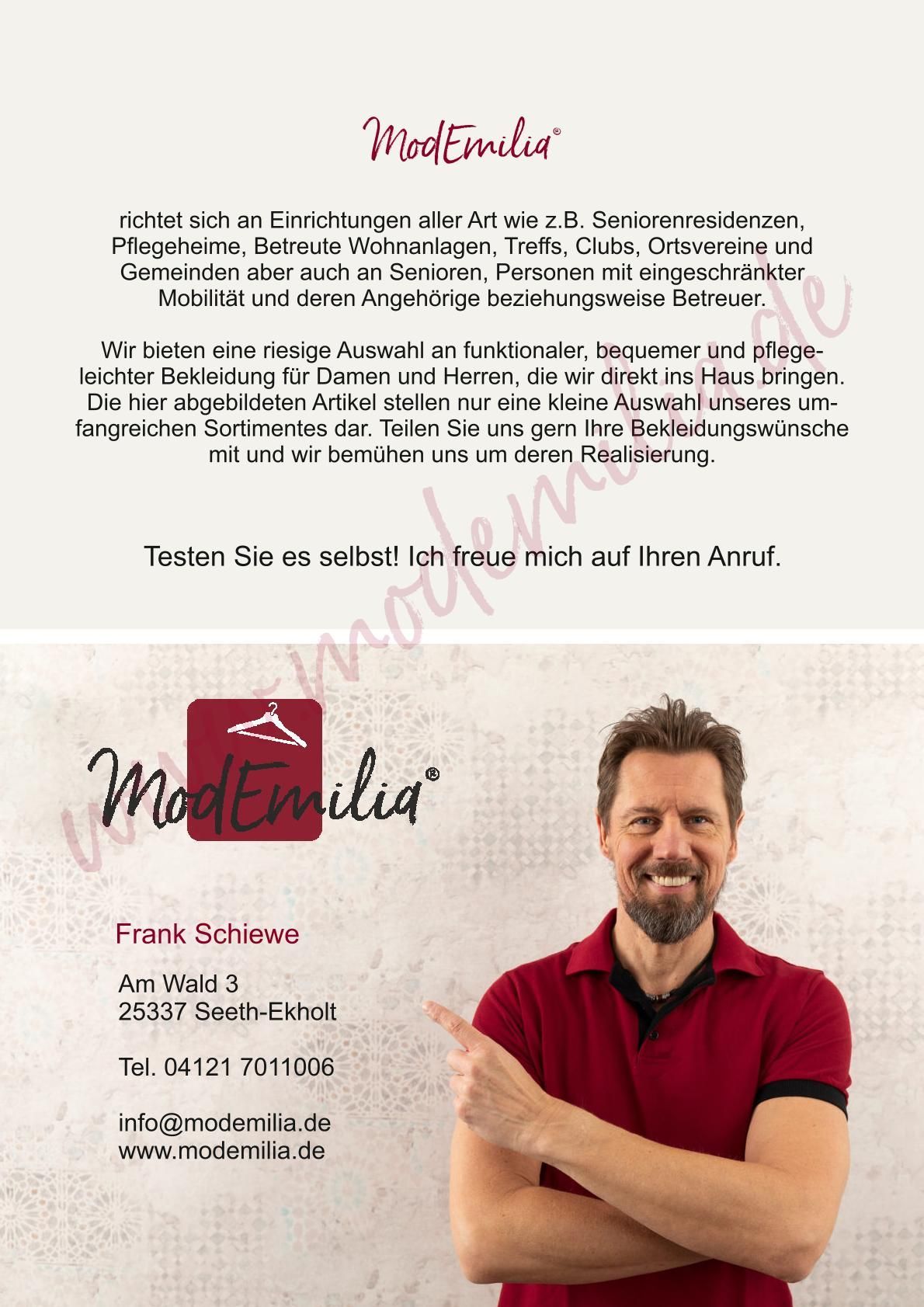 ModEmilia-Flyer mit Text und einem lächelnden Mann in einem roten Hemd, der mit verschränkten Armen dasteht