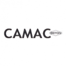 Logotipo con el texto "CAMAC" en negro y un pequeño icono en forma de diamante que contiene la palabra "BETON" a su derecha.
