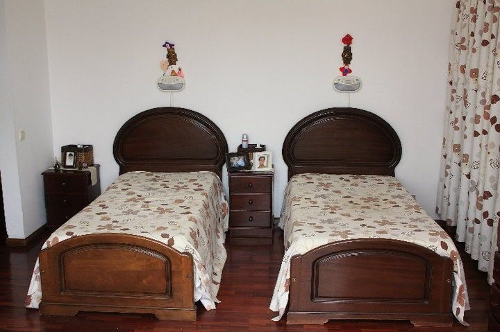 Quarto com duas camas individuais