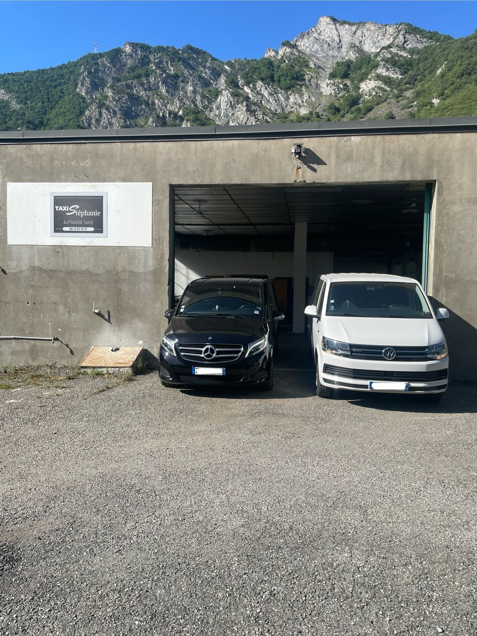 Le parking de l'entreprise de taxis.