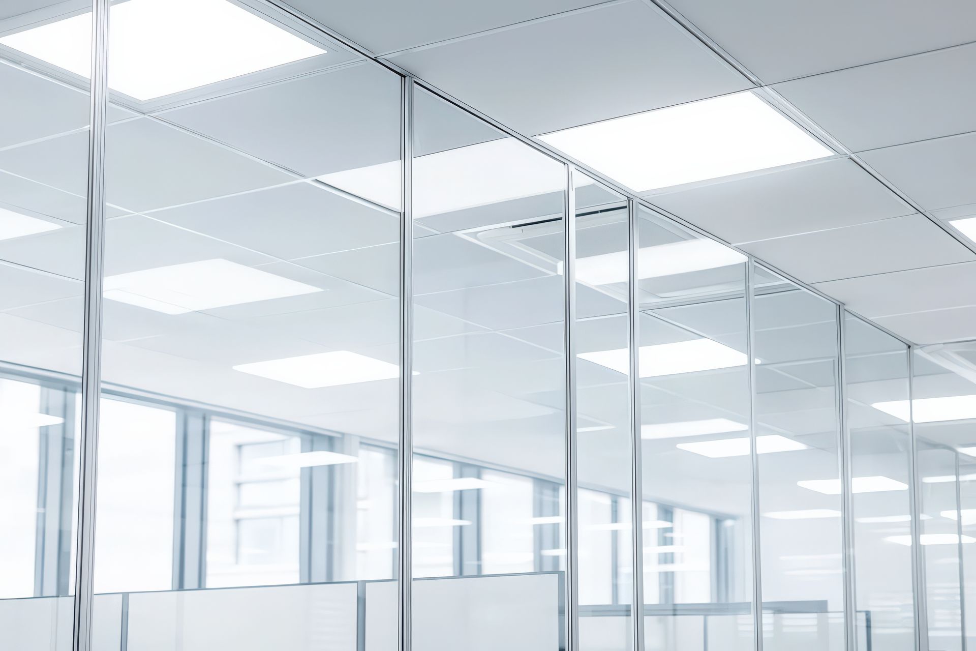 Cloison vitrée dans un bureau