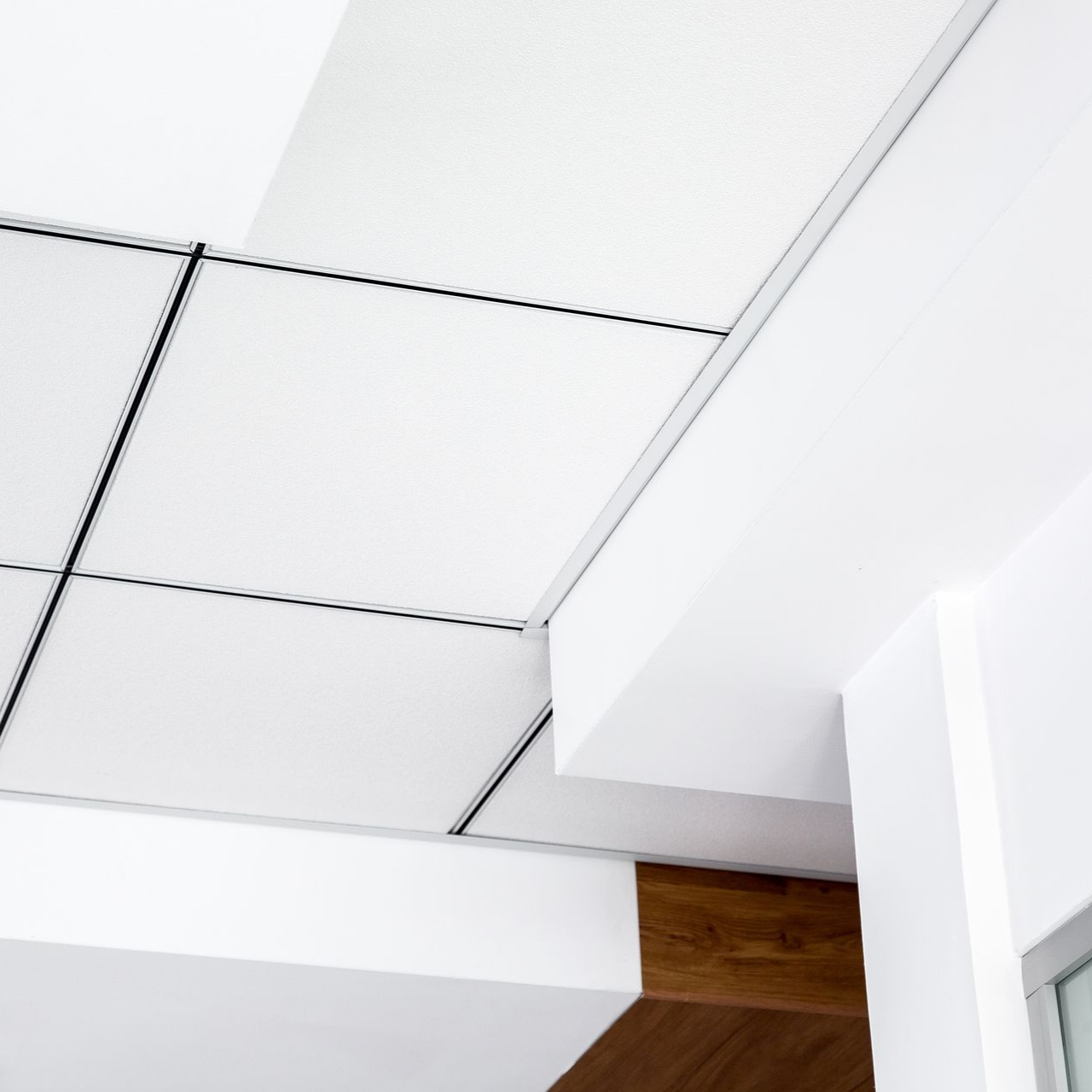 Dalle de plafond blanche