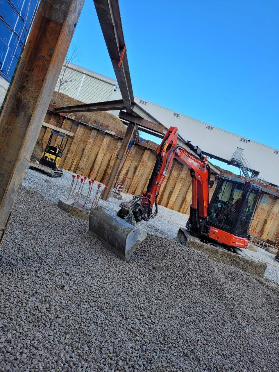 Bagger vom Heinrich Gerhard & Cyril Baggerbetrieb