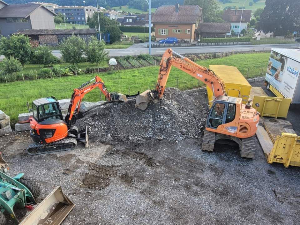 Zwei Bagger vom Heinrich Gerhard & Cyril Baggerbetrieb
