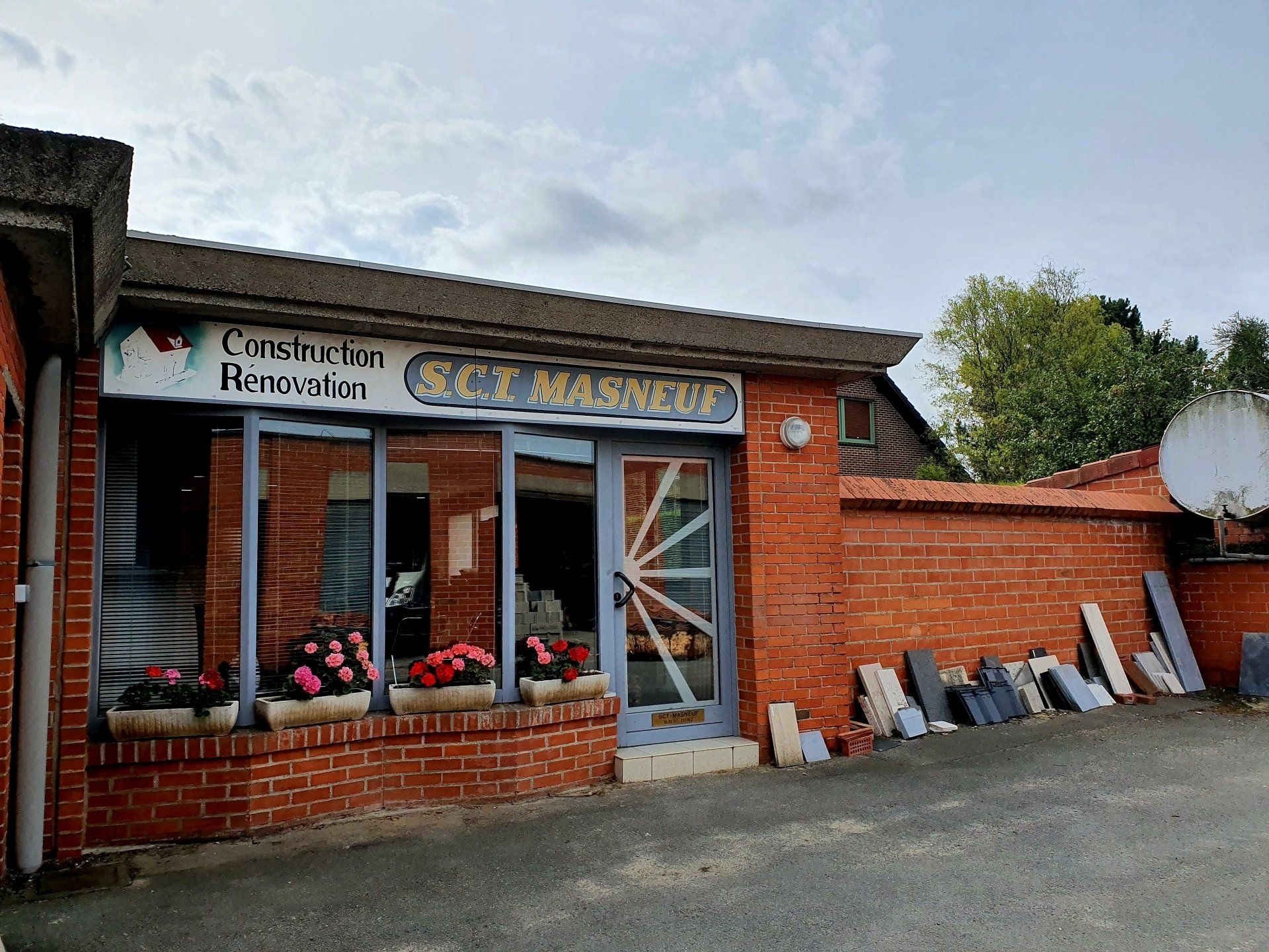 SCT Masneuf à Millam - Bâtiment