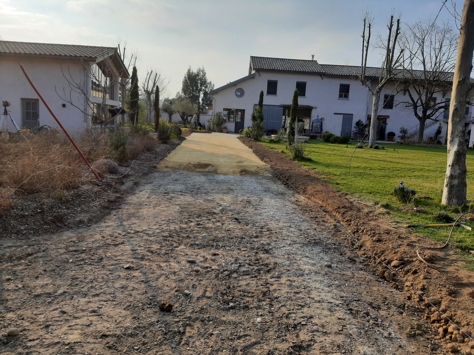 Aménagement d'un chemin en extérieur pour une ferme