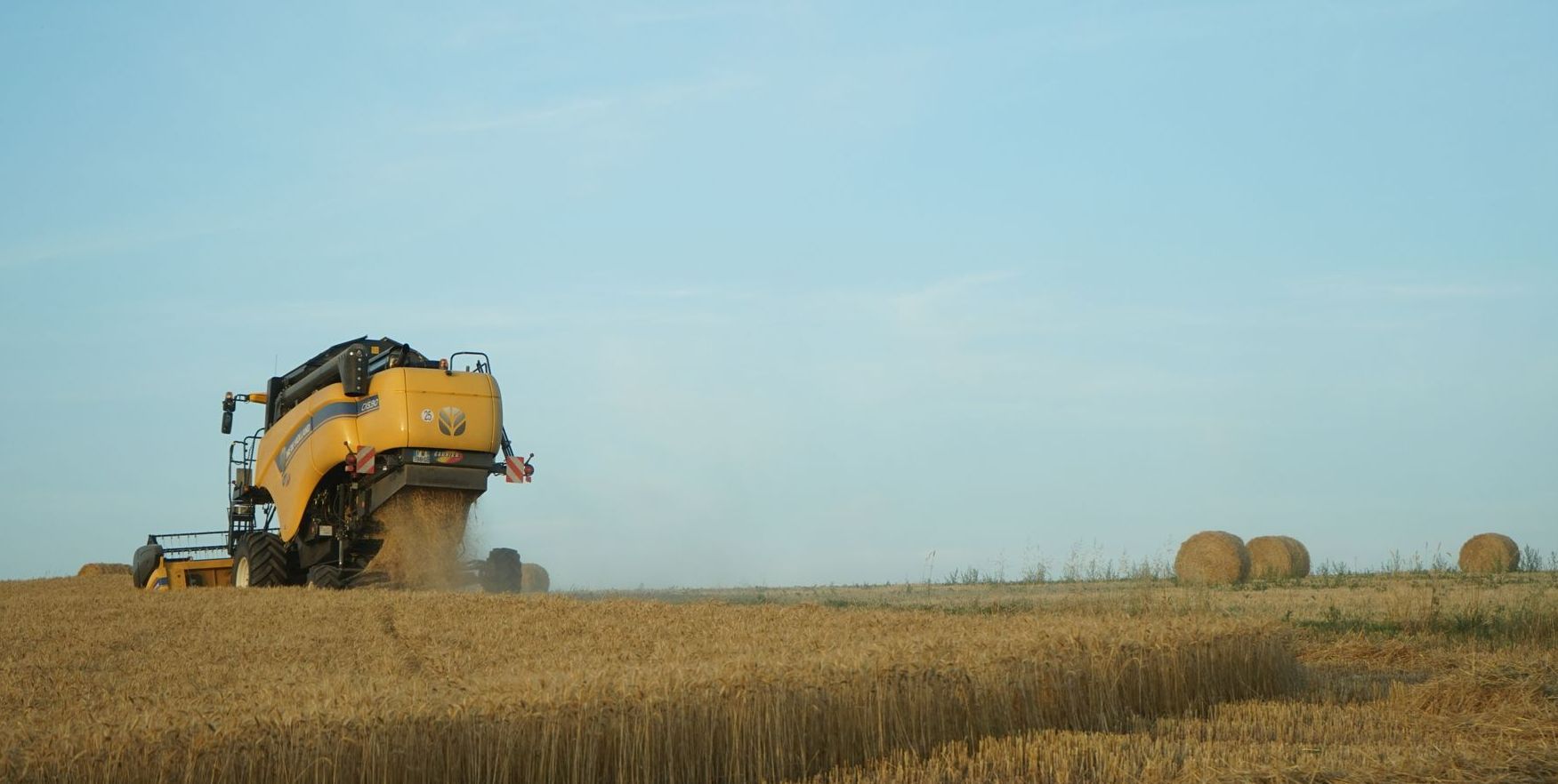 Travaux de moisson avec une moissonneuse-batteuse