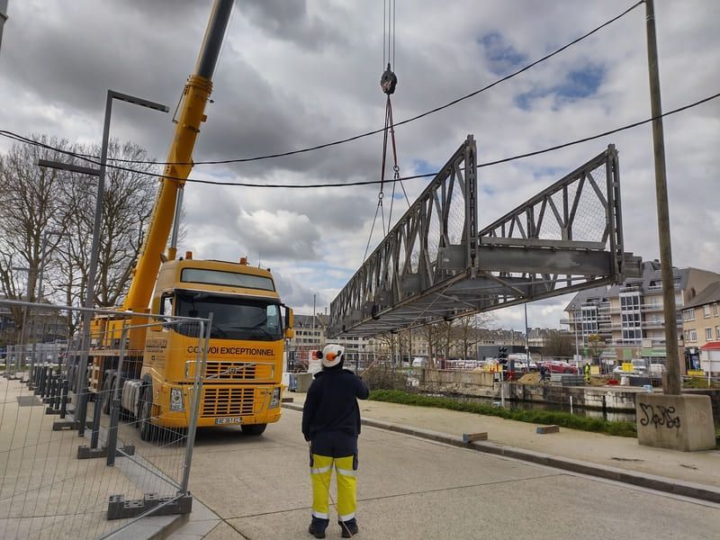 Déplacement du pont de la fonderie à Caen