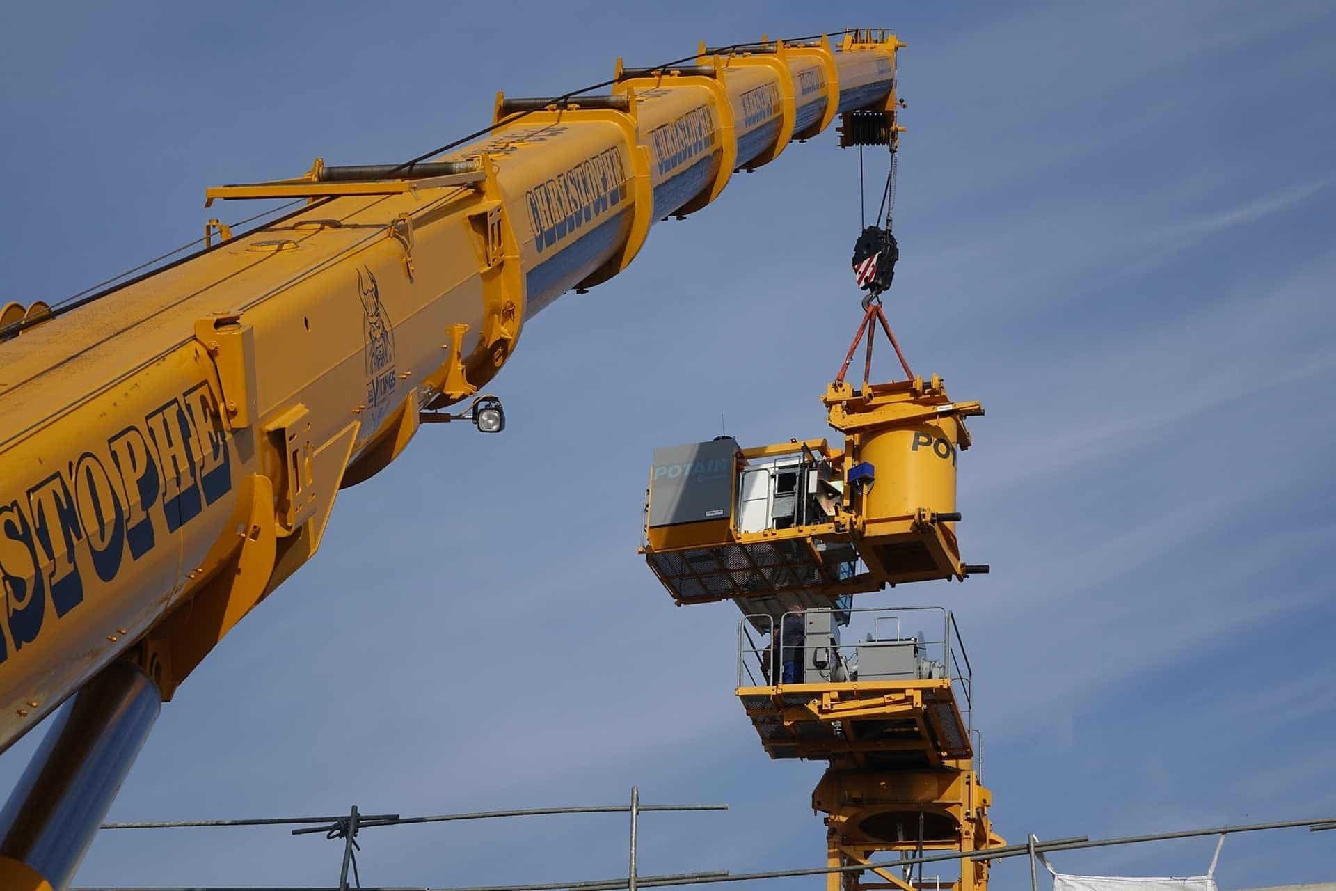 Montage d'une grue à Tour