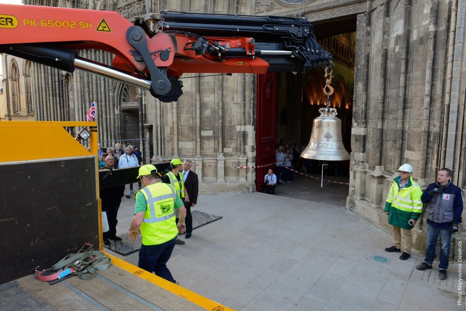 Déplacement de la cloche de la cathédrale de Bayeux