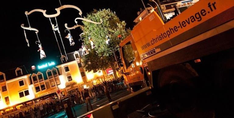 Déplacement de la camion transport de charge lourde