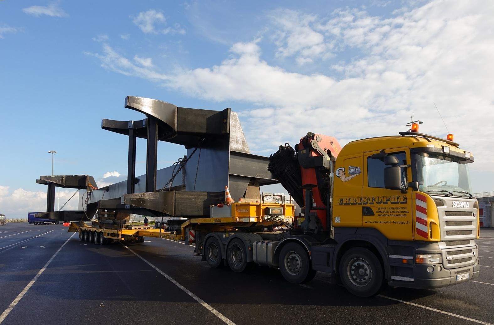 Transport d'une grosse pièce indivisible en métal