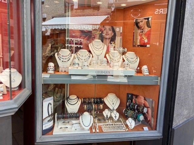 Colliers et bracelets sertis