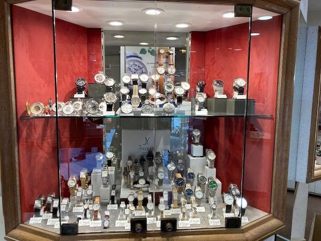 Plusieurs montres de luxe