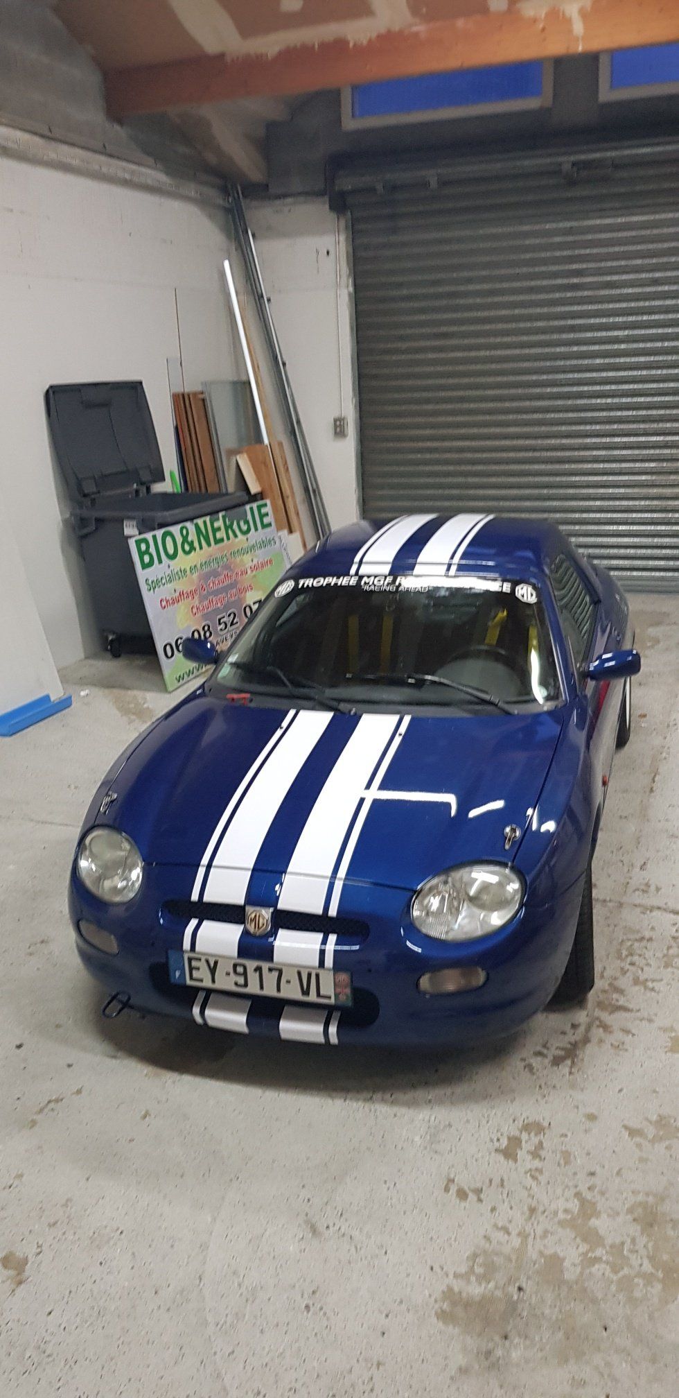 Véhicule personnalisé bleu