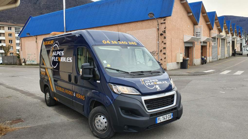 Véhicule Alpes Flexibles bleu