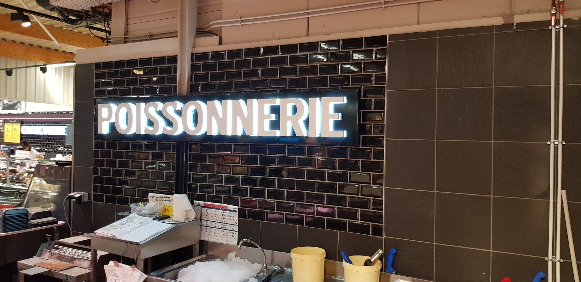 Enseigne lumineuse poissonnerie