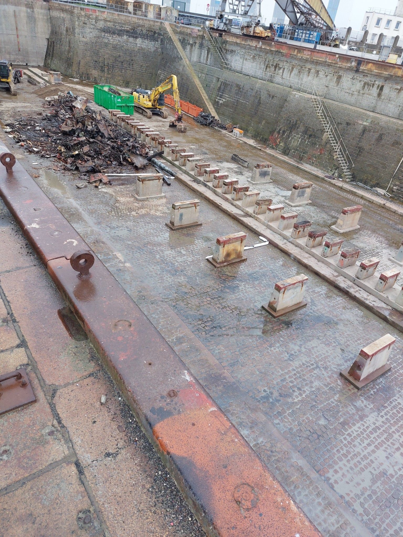 Après nettoyage à la forme de radoub à Saint-Nazaire