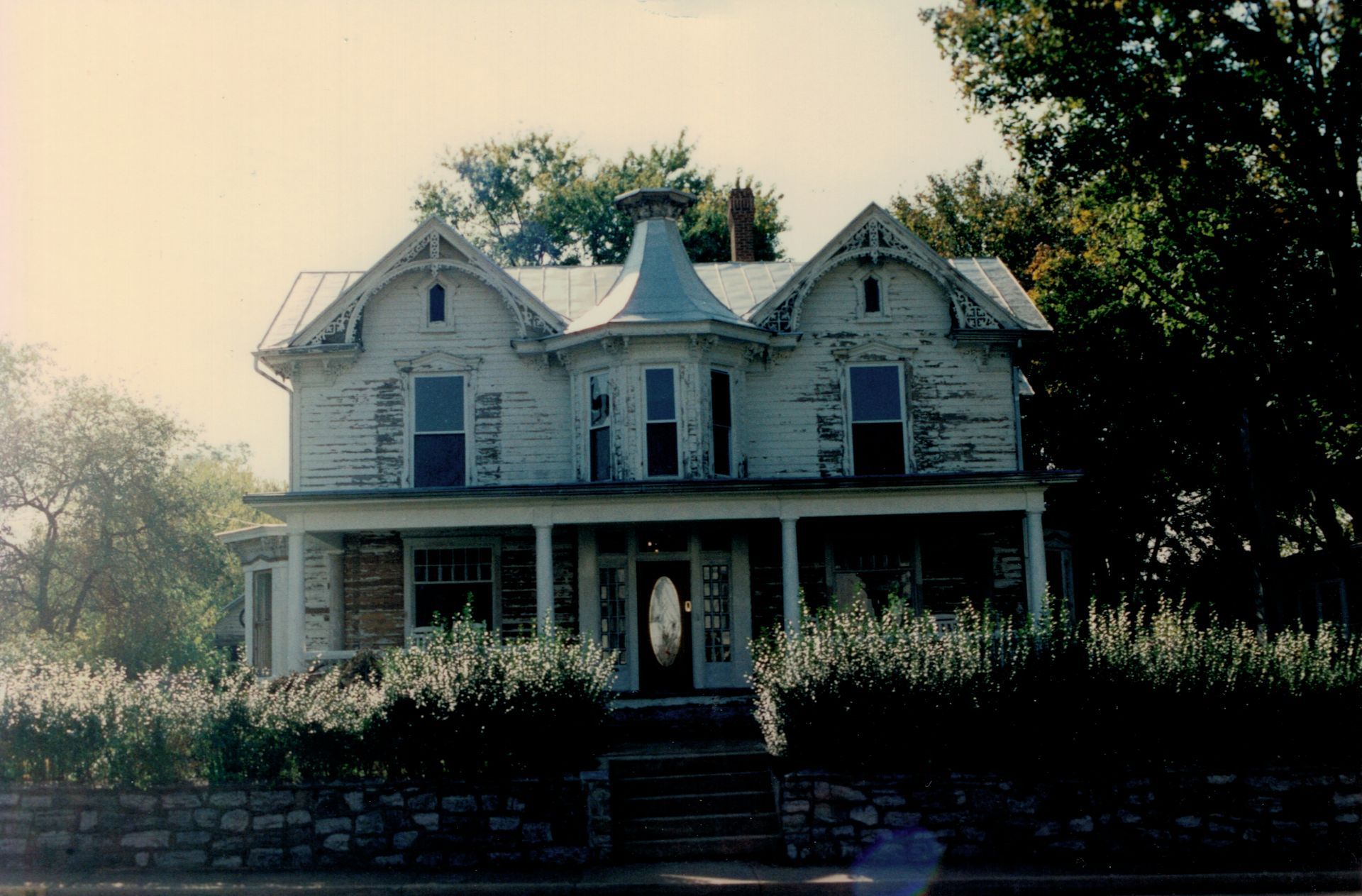 Historic view of the inn in 1995