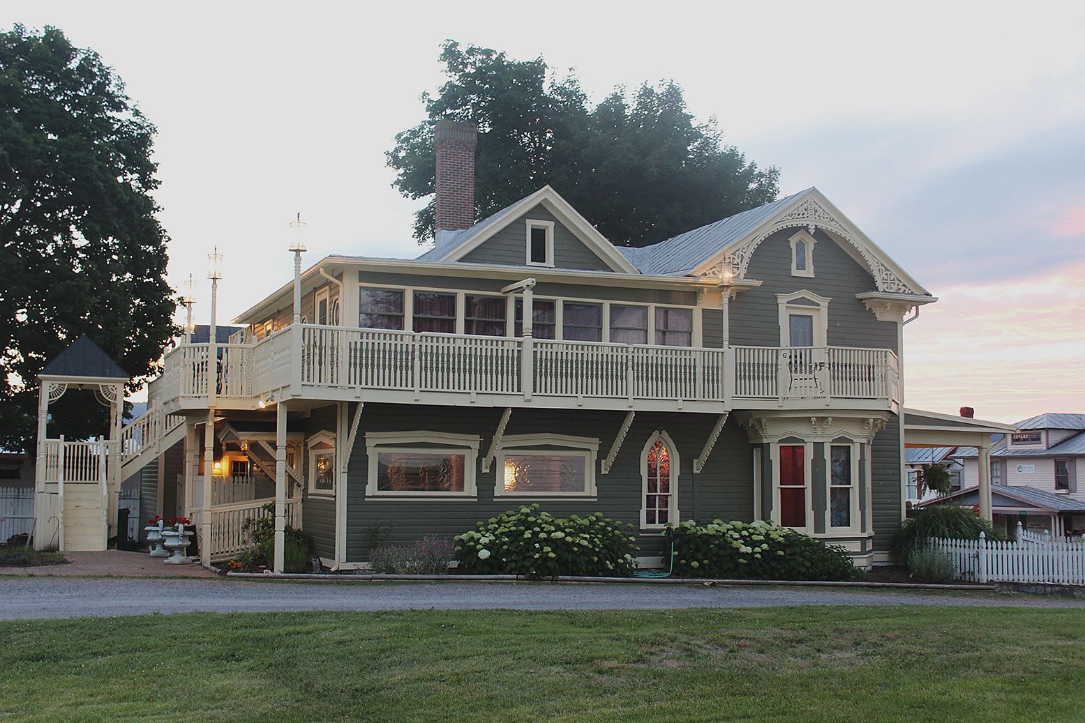 Blue Ridge Botanica Victorian inn in the evening