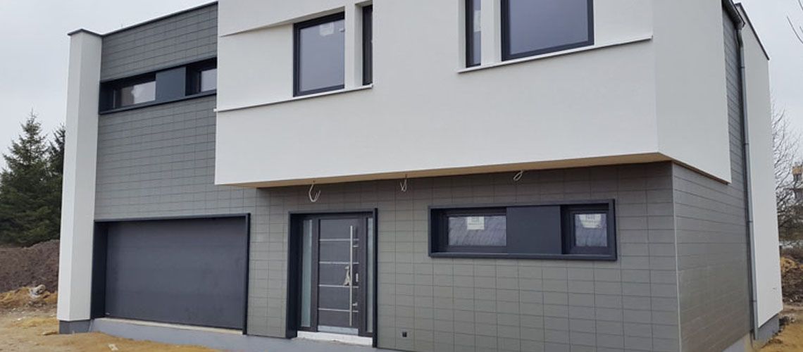 Fassade eines Gebäudes – Arbeiten der Frank Sperling Dachdecker GmbH